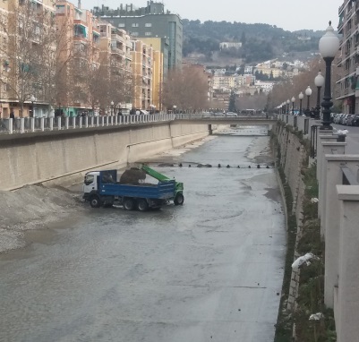 ©Ayto.Granada: El Ayuntamiento inicia ya la limpieza del río Genil para garantizar su correcto mantenimiendo de cara a la llegada del verano
©Ayto.Granada: El Ayuntamiento inicia ya la limpieza del río Genil para garantizar su correcto mantenimiendo de cara a la llegada del verano